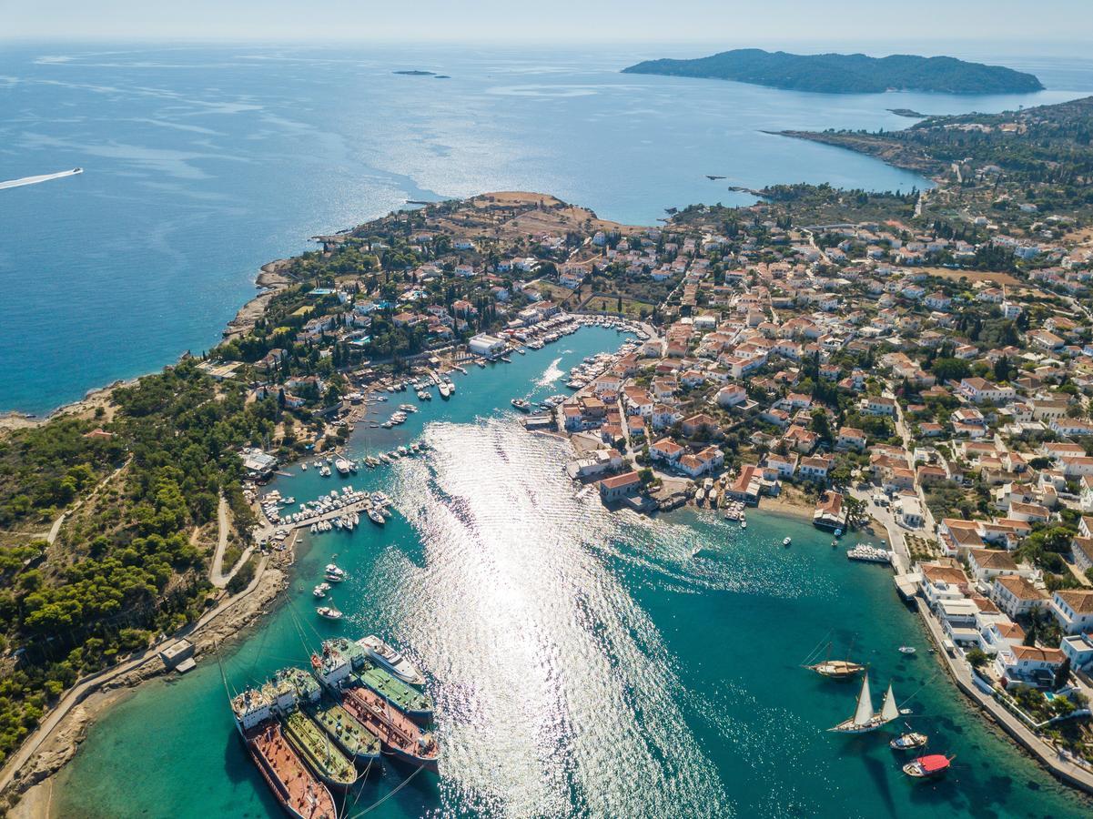 Mare Monte Luxury Suites Spetses Town Exterior photo